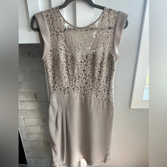 BCBGMAXAZRIA Beige  lace cocktail dress - Picture 3 of 7